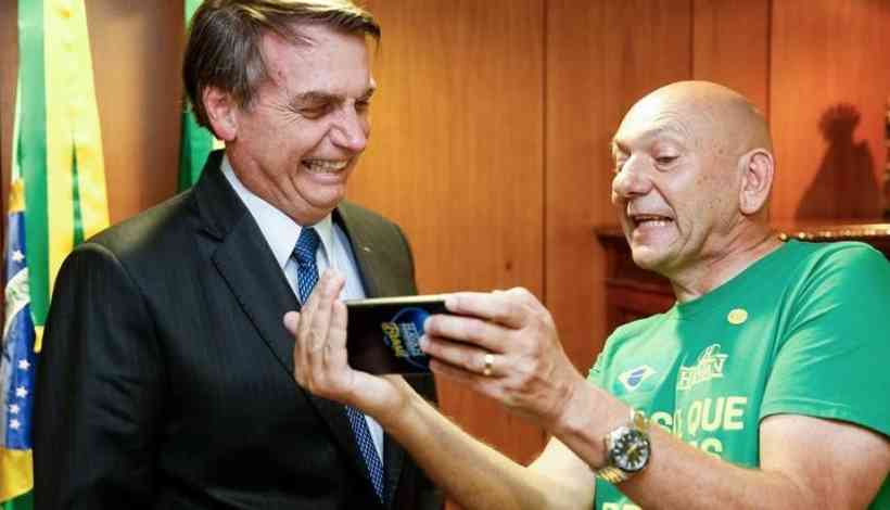 Amigo de Bolsonaro suspende 11 mil contratos de trabalho