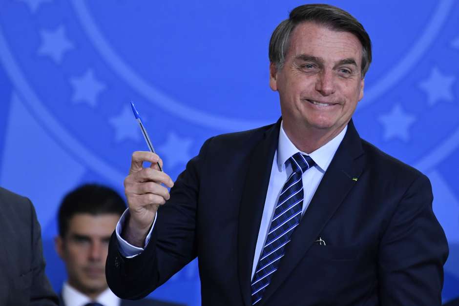 Bolsonaro discutirá fim da quarentena antes de "canetada"