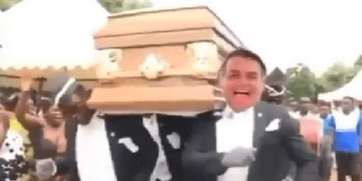 Vídeo montagem de Bolsonaro carregando caixão, causa revolta na web: ‘desrespeito com os mortos’