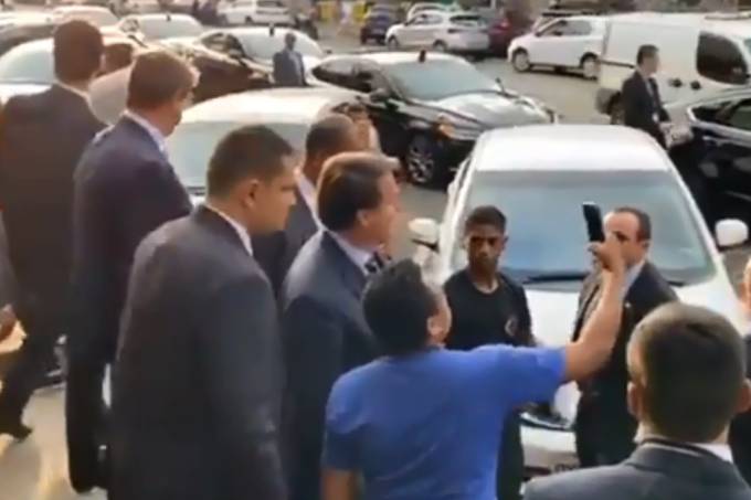 Bolsonaro promove nova aglomeração em Brasília e é vaiado