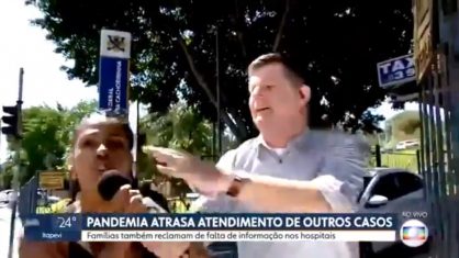 Mulher toma microfone ao vivo e grita: “Globo lixo, Bolsonaro tem razão”
