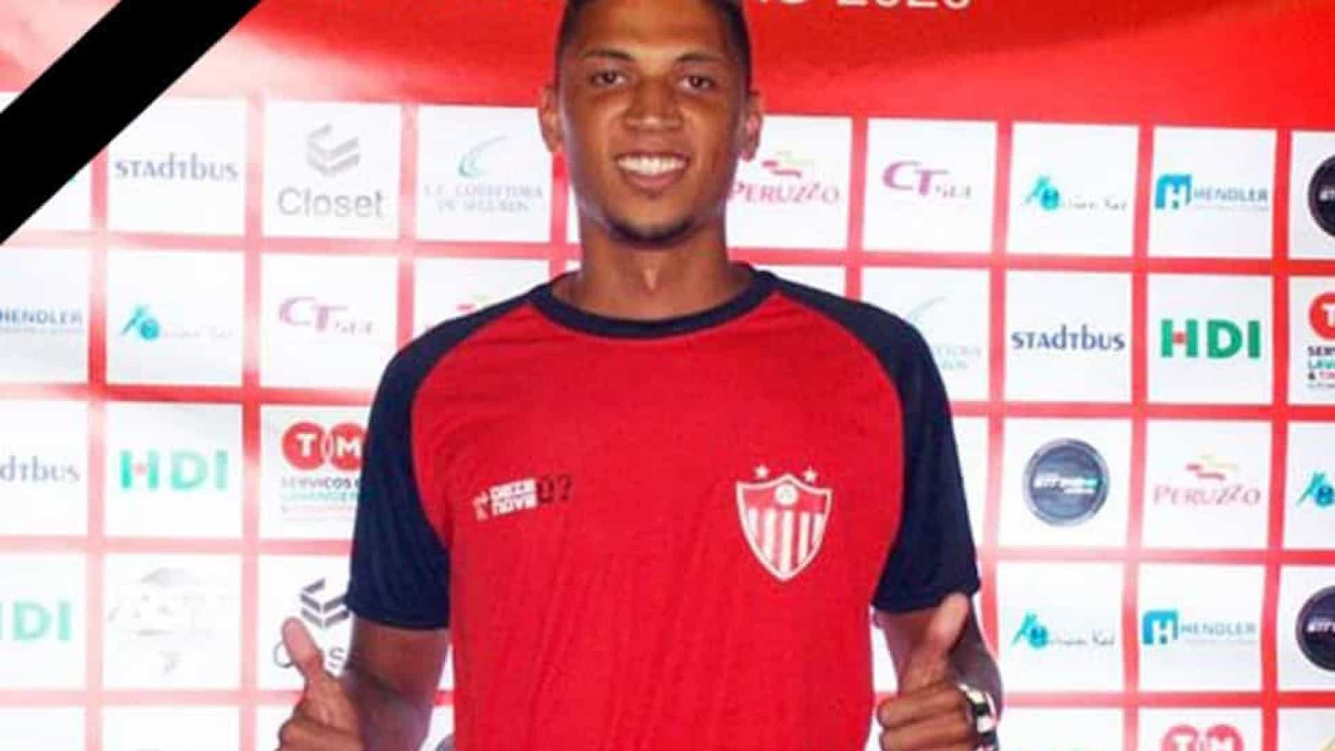 Zagueiro de clube brasileiro morre aos 22 anos