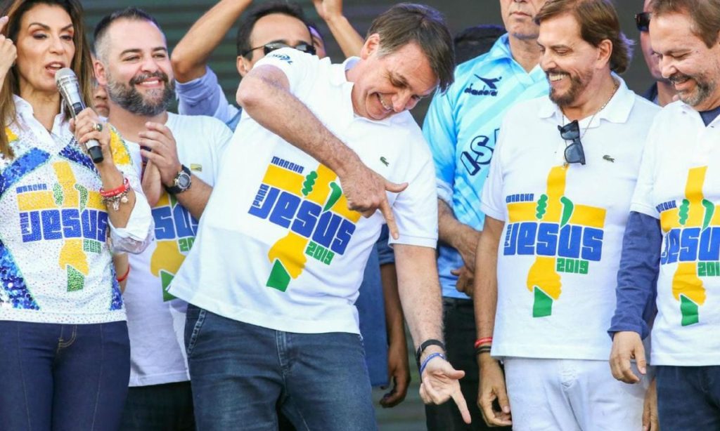 Evangélicos pedem a saída de Bolsonaro do governo urgente