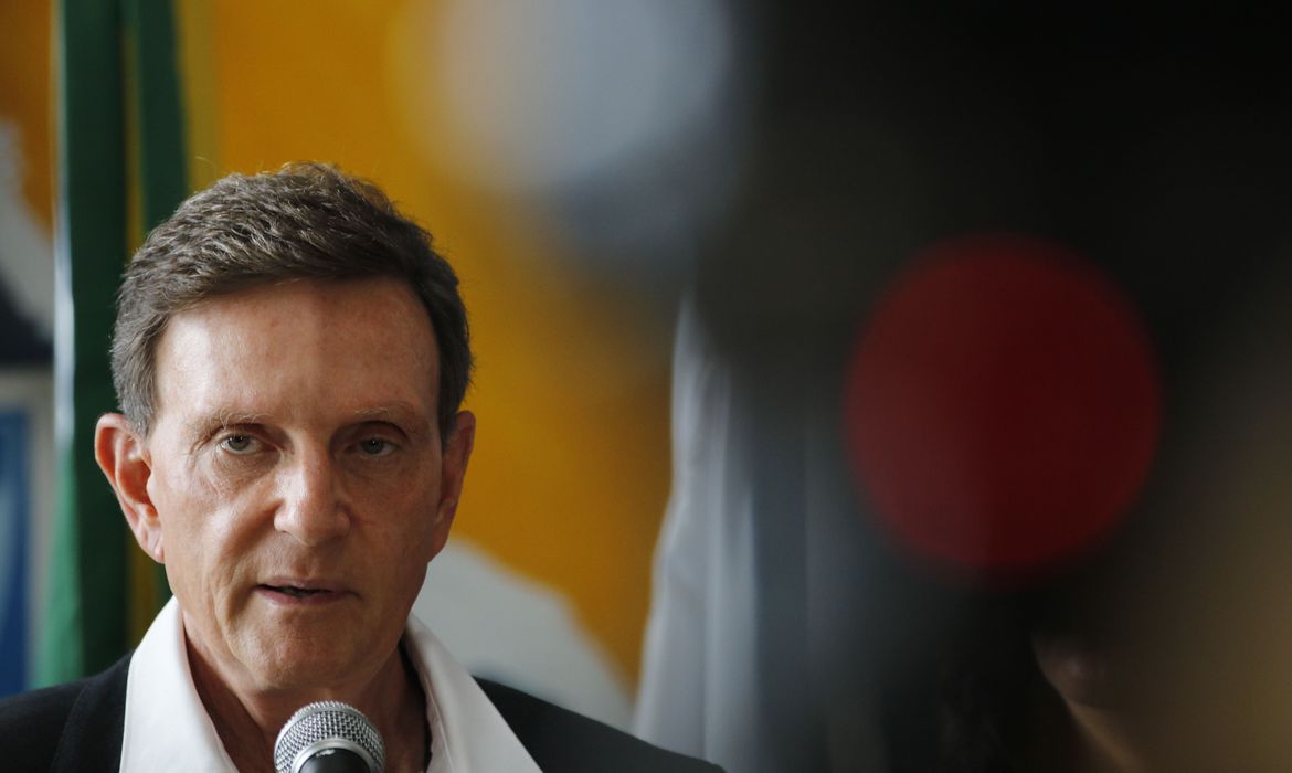 Crivella libera funcionamento de templos e igrejas