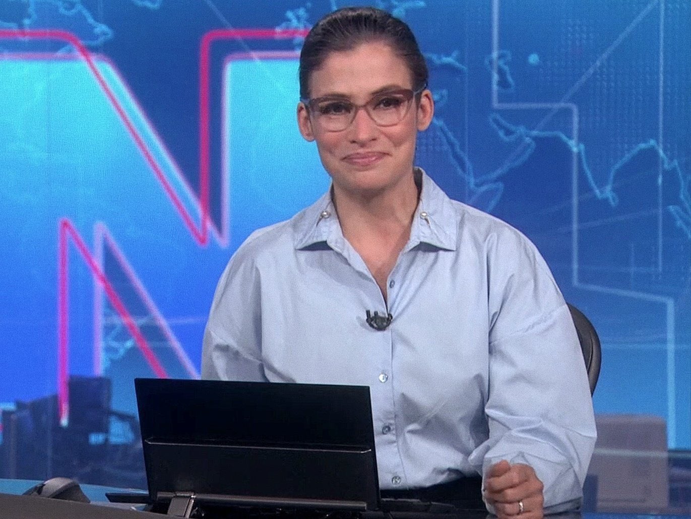 Vídeo: Renata Vasconcellos sai da bancada do JN; após ser atacada por