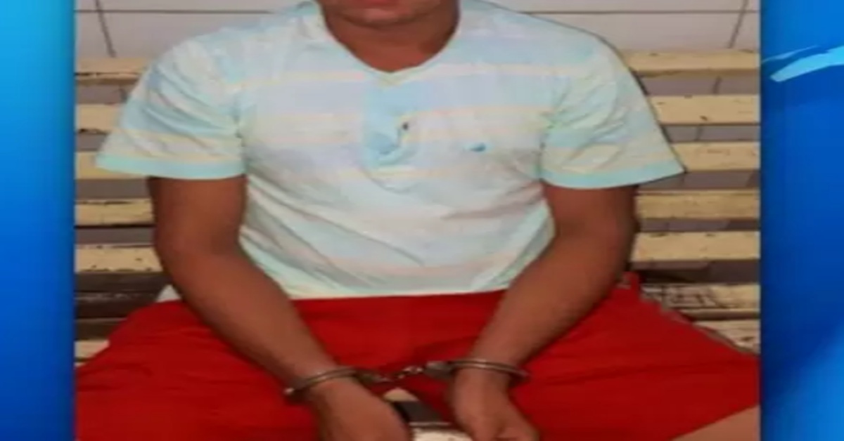 Homem de 23 anos que foi flagrado nu com uma criança de 6 anos no colo declara: ” fui seduzido por ela” e causa revolta.