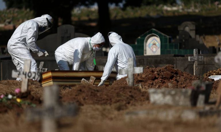 Homem volta para casa quatro meses depois de ‘ser enterrado’ e surpreende familiares