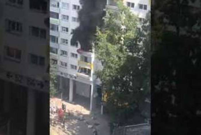 Vídeo crianças saltam de prédio em chamas para escapar de incêndio
