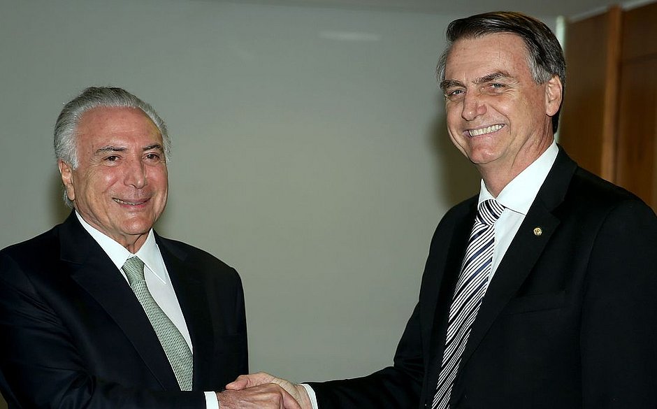 Bolsonaro surpreende a todos e convida Michel Temer