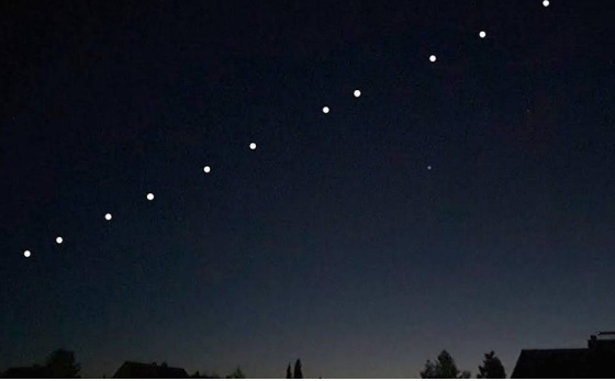 Pontos luminosos são vistos no céu do RS nesta segunda-feira