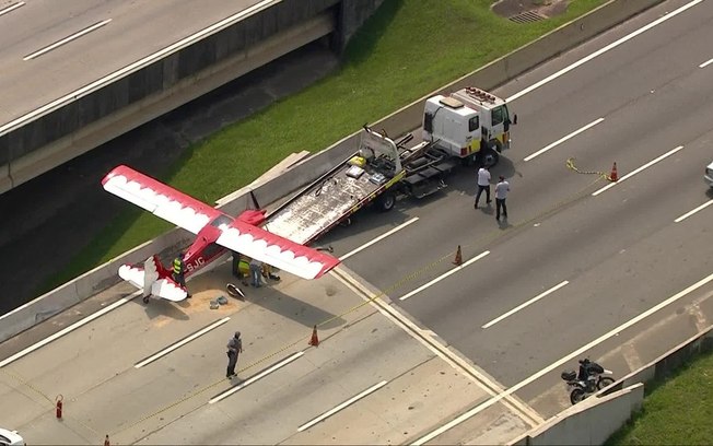 Avião faz pouso de emergência em estrada de São Paulo