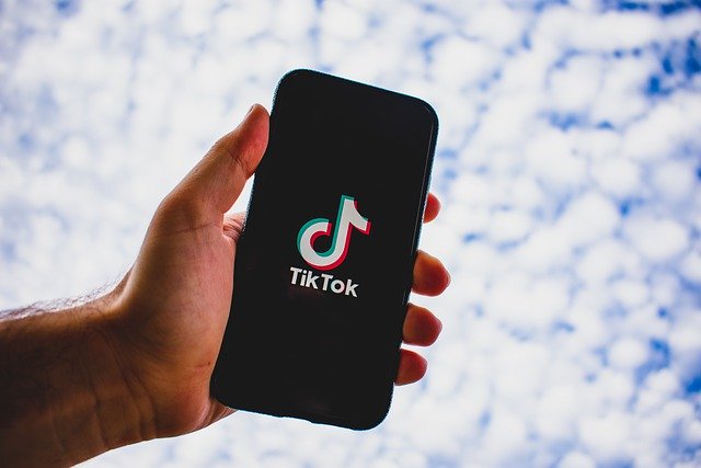 EUA proibirão downloads de TikTok e WeChat a partir de domingo