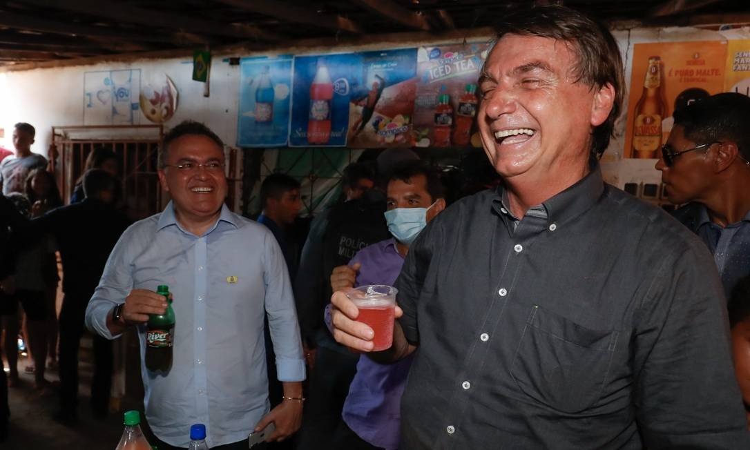 Bolsonaro faz piada homofóbica com guaraná no Maranhão; políticos reagem