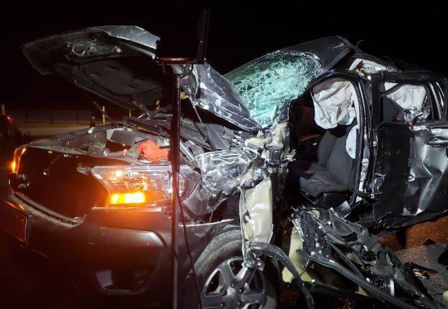 Mãe e filho são arremessados pela janela de caminhonete e morrem em acidente