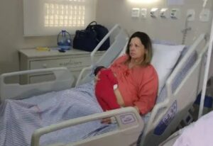 Mulher de 64 anos dá à luz primeira filha em Minas Gerais,