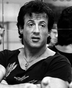 Veja como vive o ator Silvestre Stallone hoje em dia, você vai se surpreender com a aparência dele! 