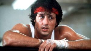 Veja como vive o ator Silvestre Stallone hoje em dia, você vai se surpreender com a aparência dele! 