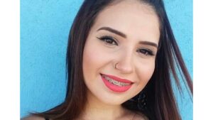 Adolescente de 16 anos