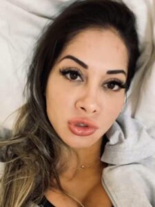 Ex-BBB Mayra Cardi diz que está com covid-19: 'Muita falta de ar