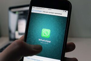WhatsApp adia atualização da política de privacidade para compartilhamento com o facebook  