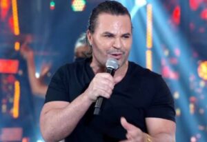Eduardo Costa vai ao Domingão do Faustão e público fica horrorizado com aparência do cantor: “Deformado”