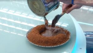 BBB21: ‘Eu não aguento mais’, diz Juliette após ser criticada por calda de bolo