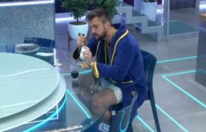 'Confesso que eu era a fim dela', diz Arthur sobre Sarah 'Confesso que eu era a fim dela', diz Arthur sobre Sarah