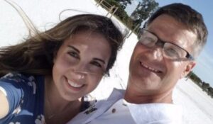 Mulher trai marido com o sogro 36 anos mais velho e acaba engravidando dele