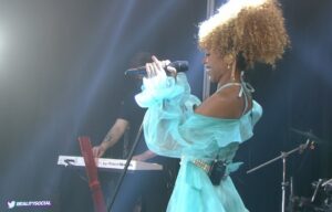 Karol Conka canta na final do BBB21 e internautas rebatem: