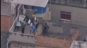 Vídeo de tiroteios em metrô e na favela do Jacarezinho deixam internet em choque: