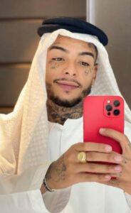 Ostentando uma vida de luxo, veja as fotos da casa do cantor MC KEVIN e tente não ficar impressionado