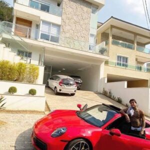 Ostentando uma vida de luxo, veja as fotos da casa do cantor MC KEVIN e tente não ficar impressionado