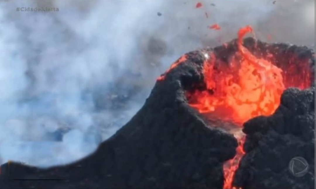 Vulcão em La Palma acaba de entrar em erupção e medo de Tsunami aterroriza o Brasil veja no