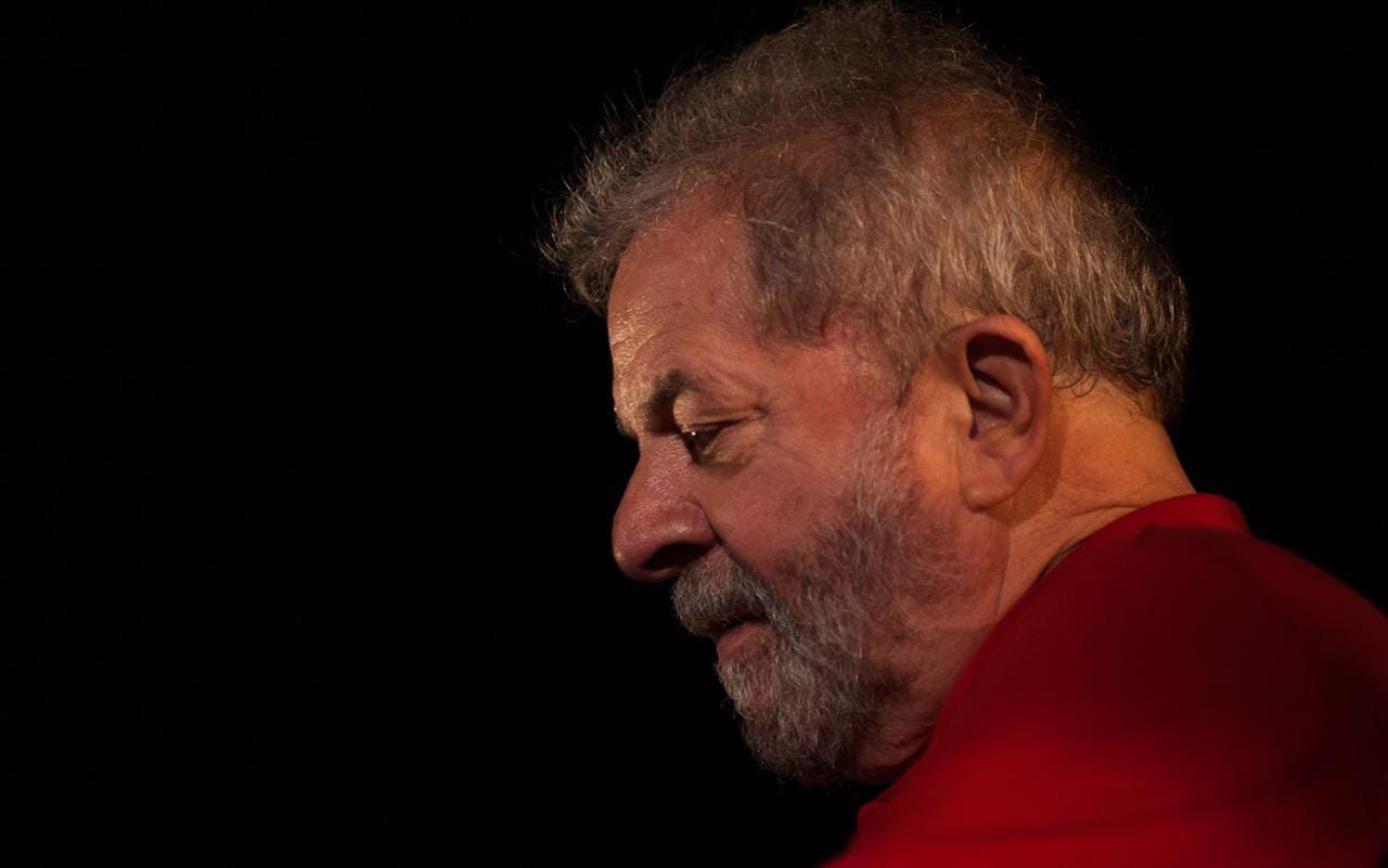 Lula é internado