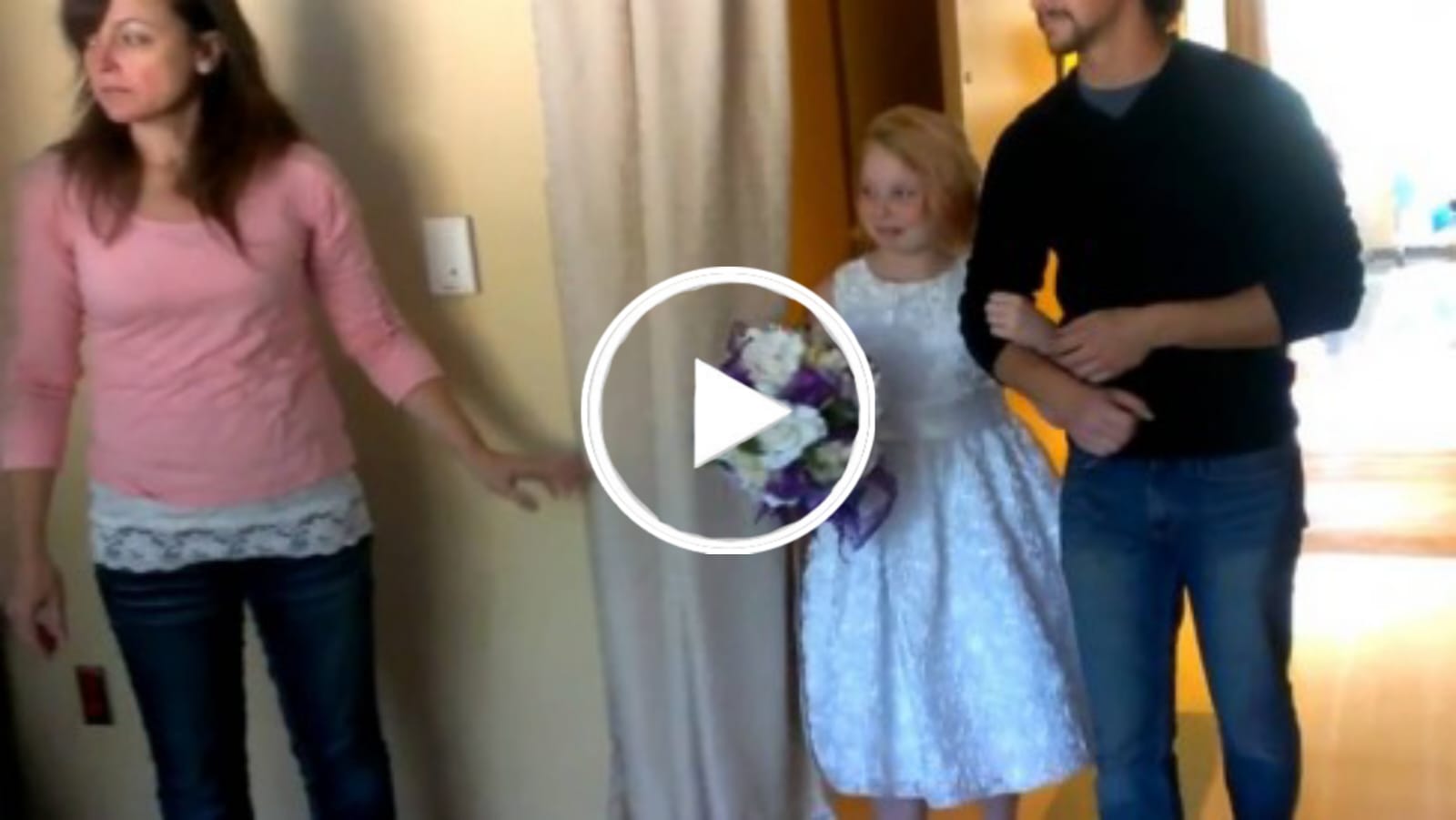 Criança de 10 anos se casa para atender pedido inusitado do pai. Ela fez promessa importante; Veja o vídeo