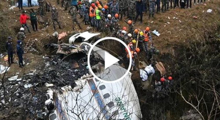 Foto do vídeo do avião caído no Nepal.