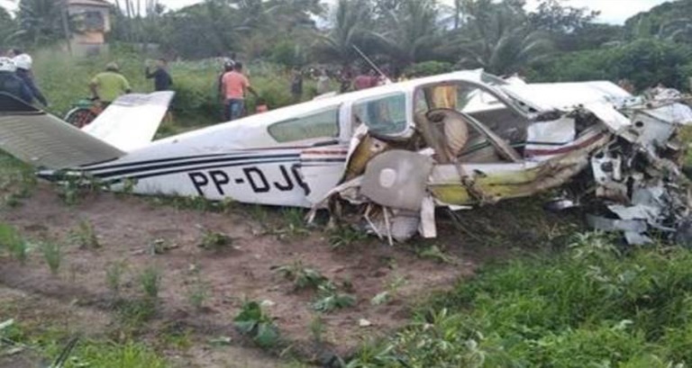 Imagem do avião no local do acidente.