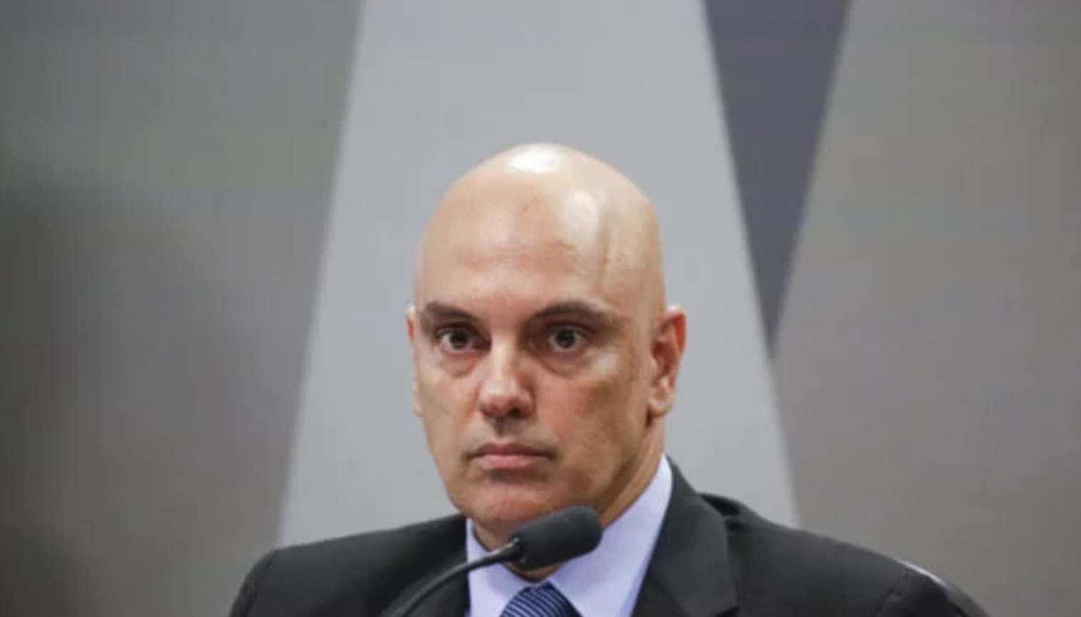 O ministro Alexandre de Moraes é interrogado nas investigações relacionadas ao incidente ocorrido no aeroporto de Fiumicino. FOTO: internet.