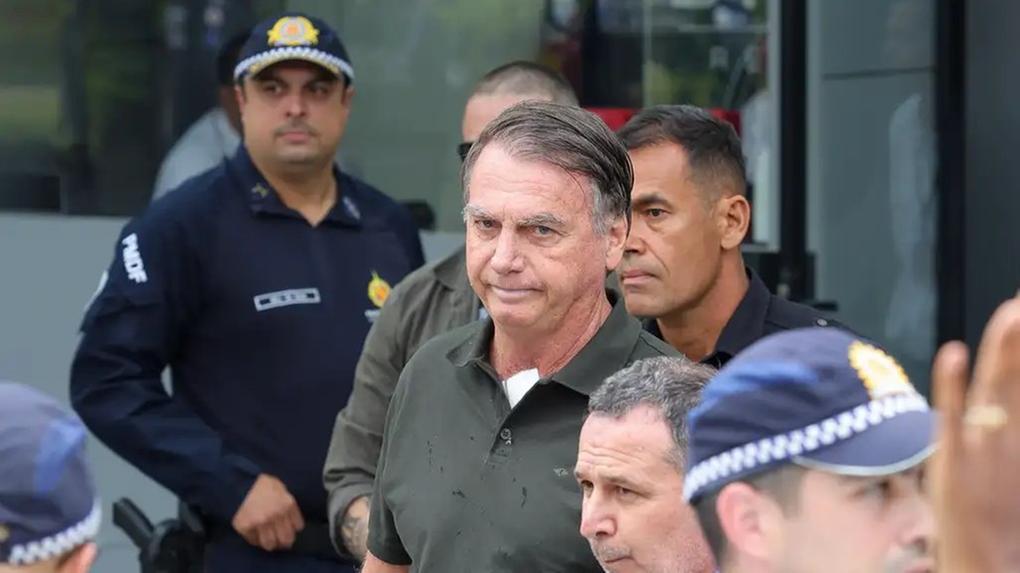 Jair Bolsonaro realiza procedimento médico em Brasília para remoção de lesões na pele