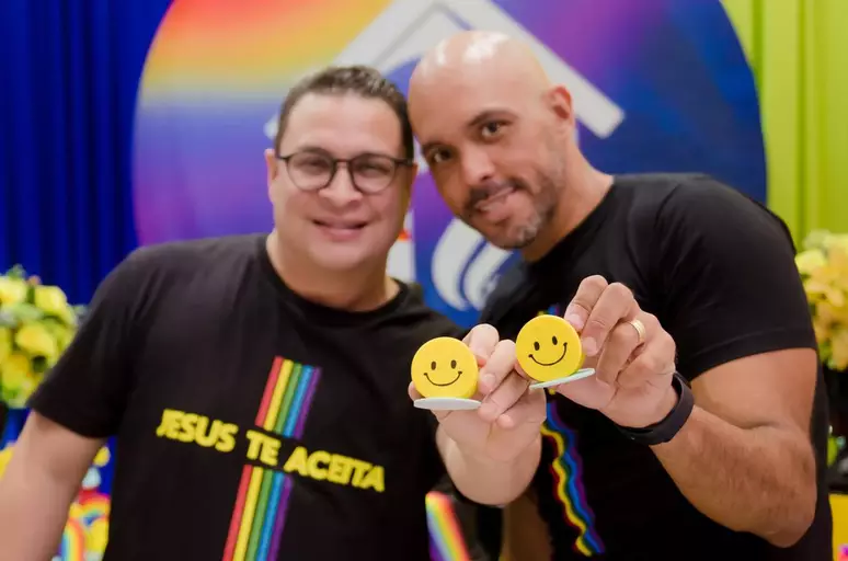 Casamento de pastores gays em igreja evangélica de BH emociona e marca luta por inclusão